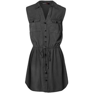 Black sleeveless dress